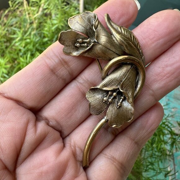Antique Art Nouveau‎ Brooch Calla Lily Flowers Large C Clasp Closure 2.25" - Picture 1 of 11